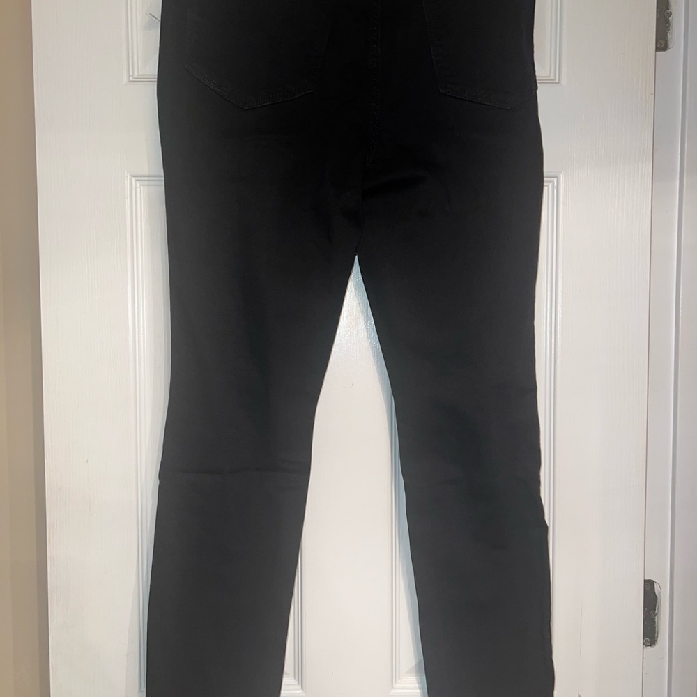 Old Navy black women’s distressed Rock Star Super Skinny Jeans.Size 12. NWT